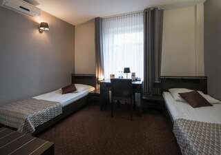 Отель Hotel Capitol Бяла-Подляска Двухместный номер с 1 кроватью или 2 отдельными кроватями-1